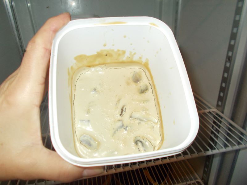 dresing s okoralým okrajem