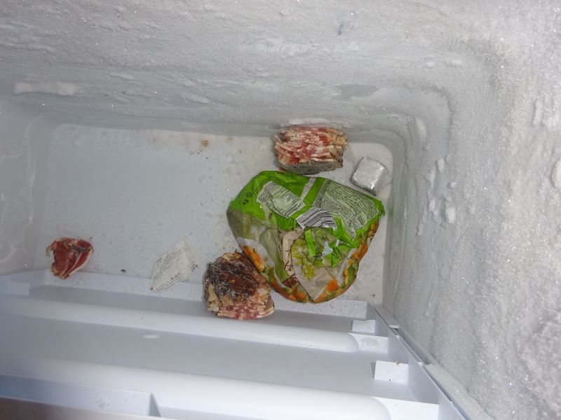 nepořádek v mrazicím pultu