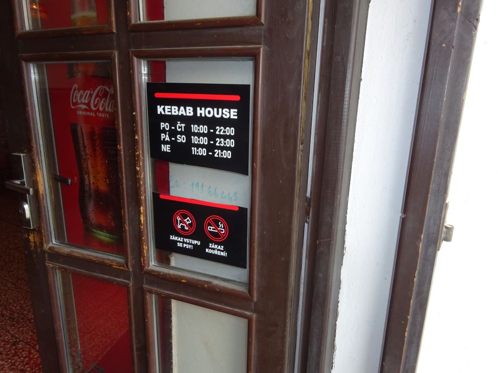 zákaz kouření na dveřích