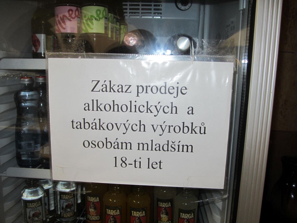 Zákaz prodeje alkoholu a tabákových výrobků do 18 let