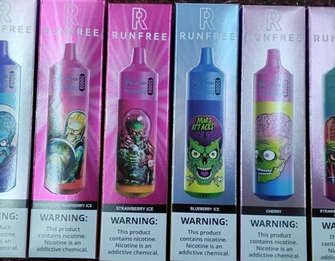 Nebezpečný výrobek: Jednorázová elektronická cigareta zn. RUNFREE TORNADO 50000 Puffs,Blueberry Cherry Cranberry, 50 mg/ml nikotinu