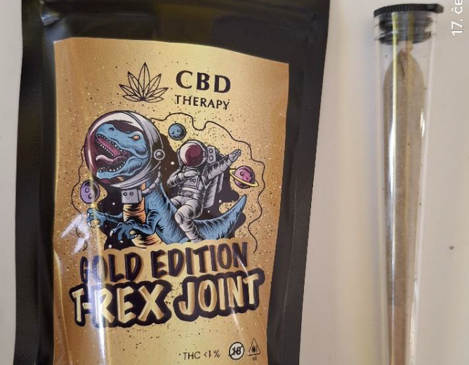 Bylinný výrobek určený ke kouření zn. CBD THERAPY GOLD EDITION T-REX JOINT