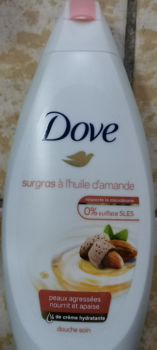 Dove, surgras à ľhuile ďamande, douche soin