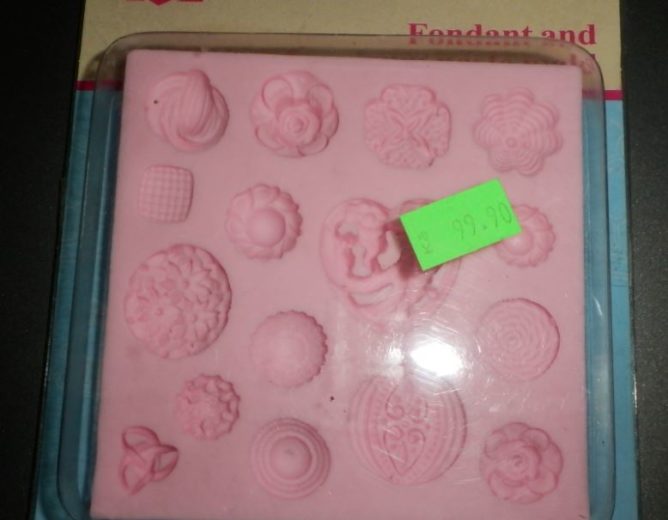 Nebezpečný výrobek – Fondant and gum paste mold